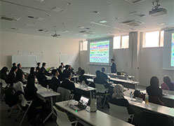 2025年12月19日 交流報告会の様子