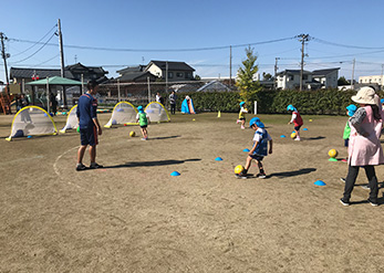 写真：サッカー教室への協賛（新潟工場）