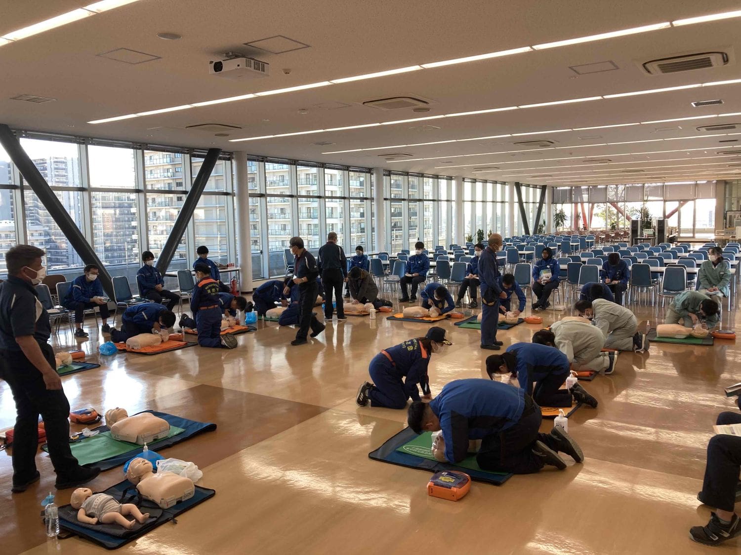 写真：普通救命講習（東京研究所）